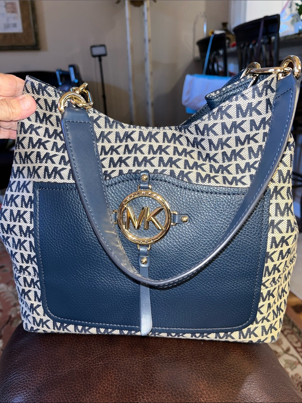 Like new Michael Kors Amy Logo Signature Hobo Handbag